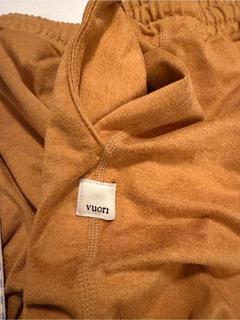 Vuori Performance Jogger Turmeric Heather DreamKnit Size Med - Picture 6 of 8